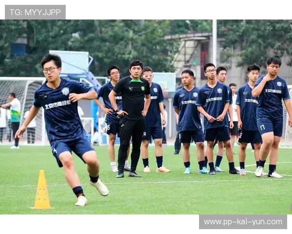 中国足球青训教练培训体系探索形成，专业度不断提升，做足球青训教练的行业怎么样